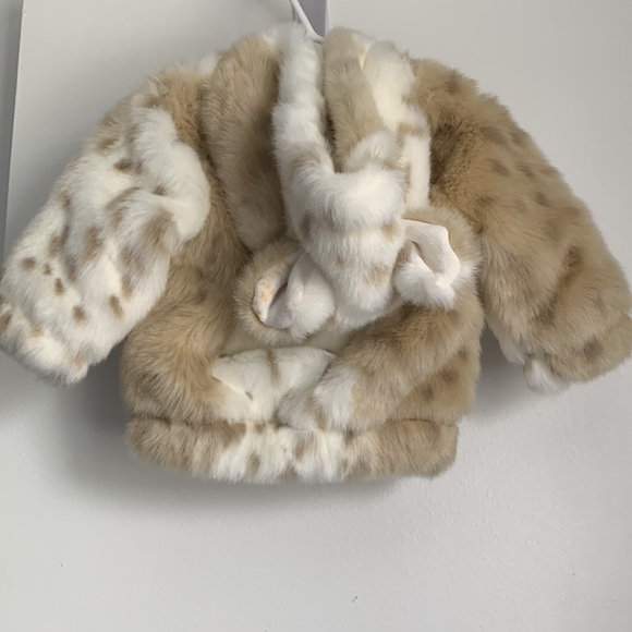 Baby & child restoration hardware faux fur coat size 12 month - Picture 3 of 4